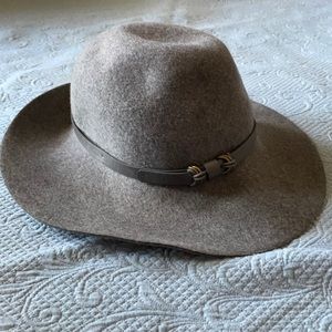 Bowl top hat with cute belt wrap around